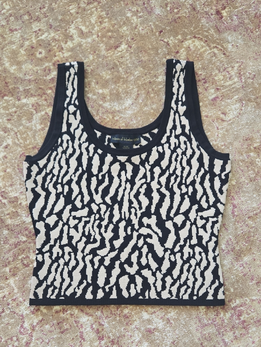 House of Harlow 1960 Black & Cream Scoop Neck Sweater Tank